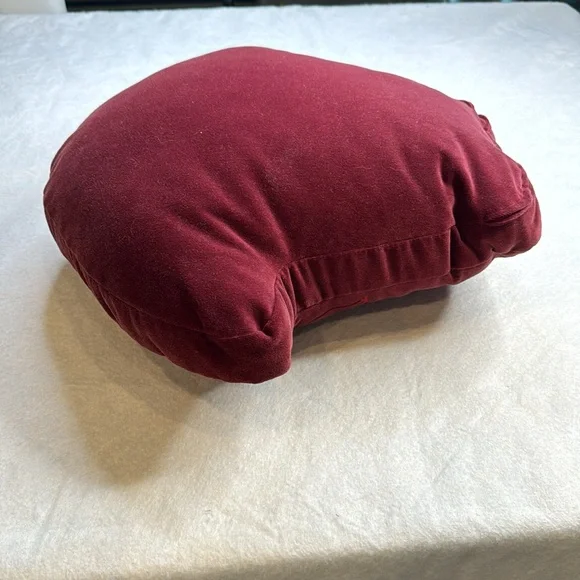 VERSACE RARE LARGE MEDUSA HEAD RED VELVET ACCENT THROW PILLOW EMBROIDERED HEAD - Picture 5 of 9